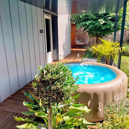 Sejour Au Jardin De Cupidon Avec Jacuzzi Et Sauna Balbigny Exterior photo