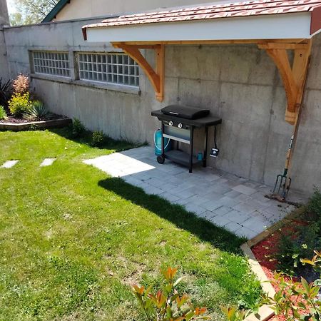 Sejour Au Jardin De Cupidon Avec Jacuzzi Et Sauna Balbigny Exterior photo