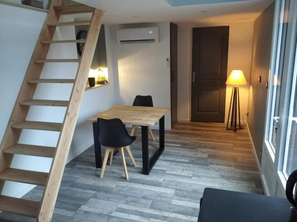 Sejour Au Jardin De Cupidon Avec Jacuzzi Et Sauna Balbigny Exterior photo