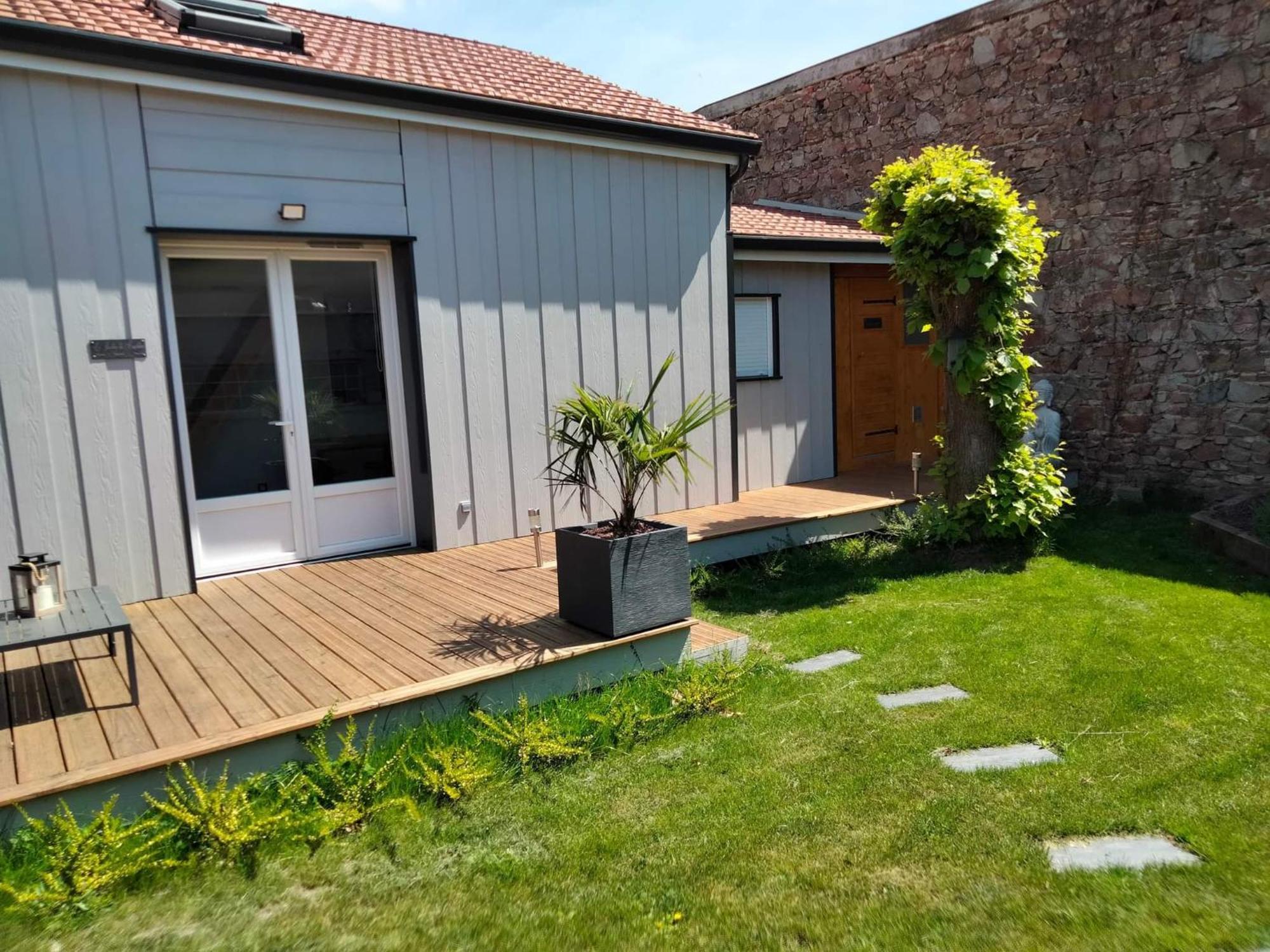 Sejour Au Jardin De Cupidon Avec Jacuzzi Et Sauna Balbigny Exterior photo